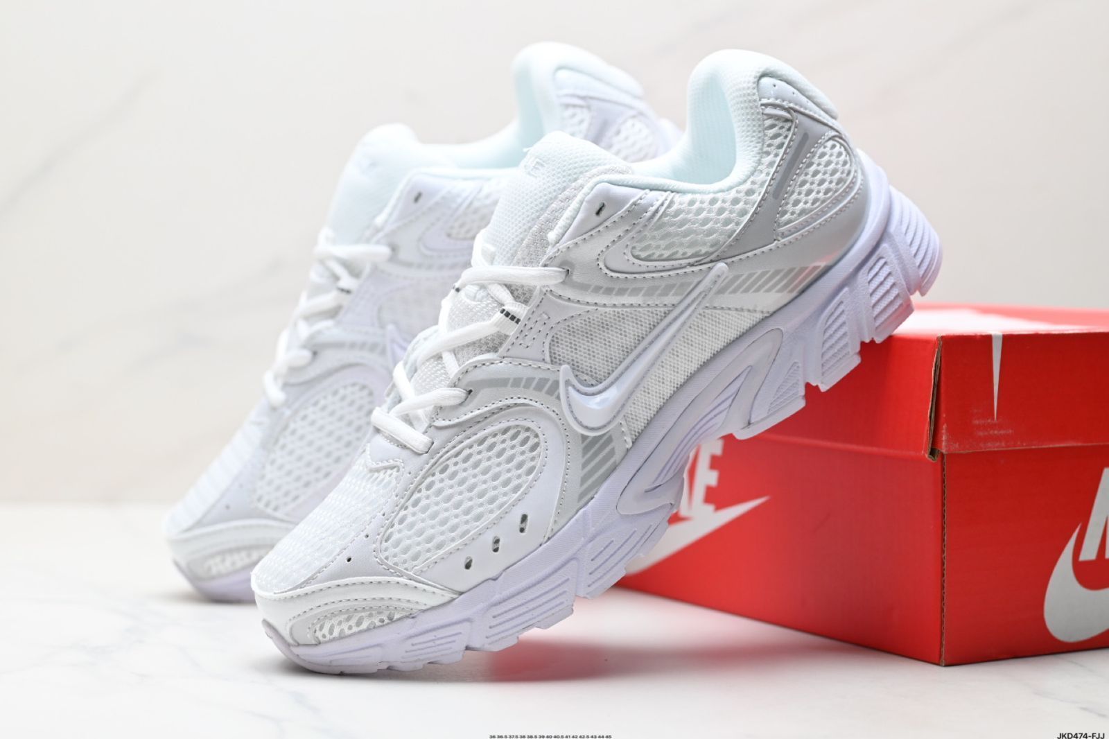 ナイキ Nike V5 RNR 快適でユニバーサルな 滑り止めで耐磨耗性のある ロートップカジュアルシューズ-MM輸入