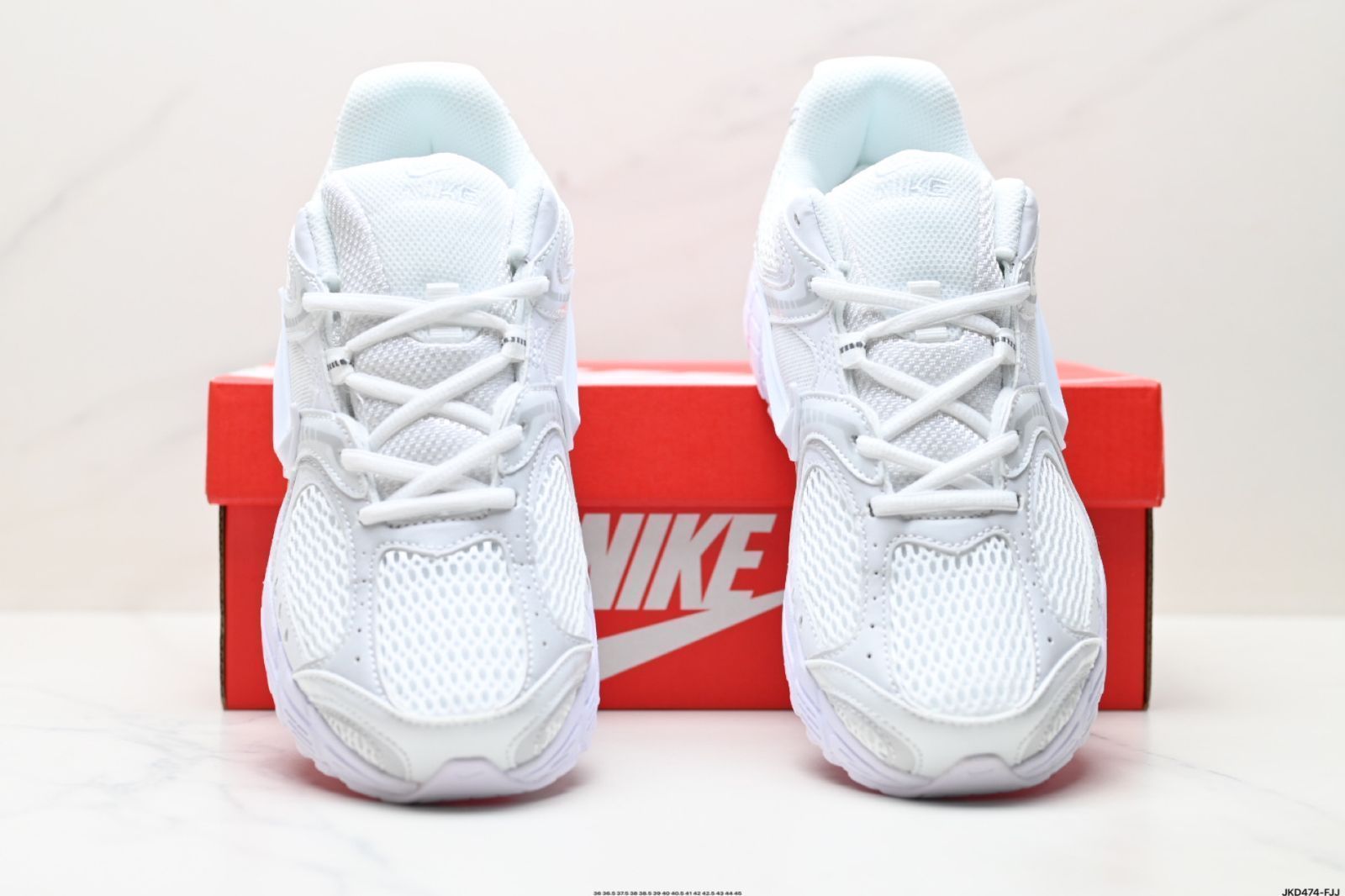 ナイキ Nike V5 RNR 快適でユニバーサルな 滑り止めで耐磨耗性のある ロートップカジュアルシューズ-MM輸入