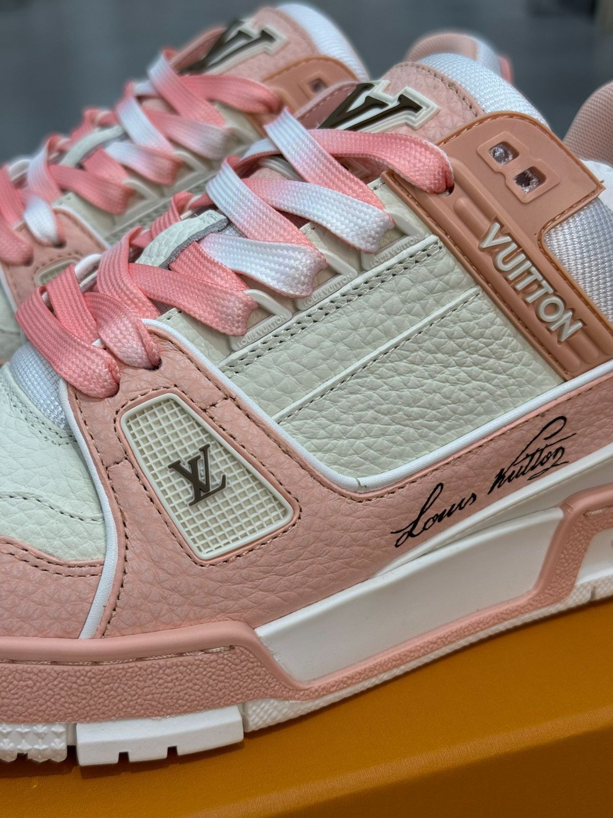 Louis Vuitton Trainer 配色 - ピンクのライチ柄｜本日限定特価｜新品未使用-MM輸入2