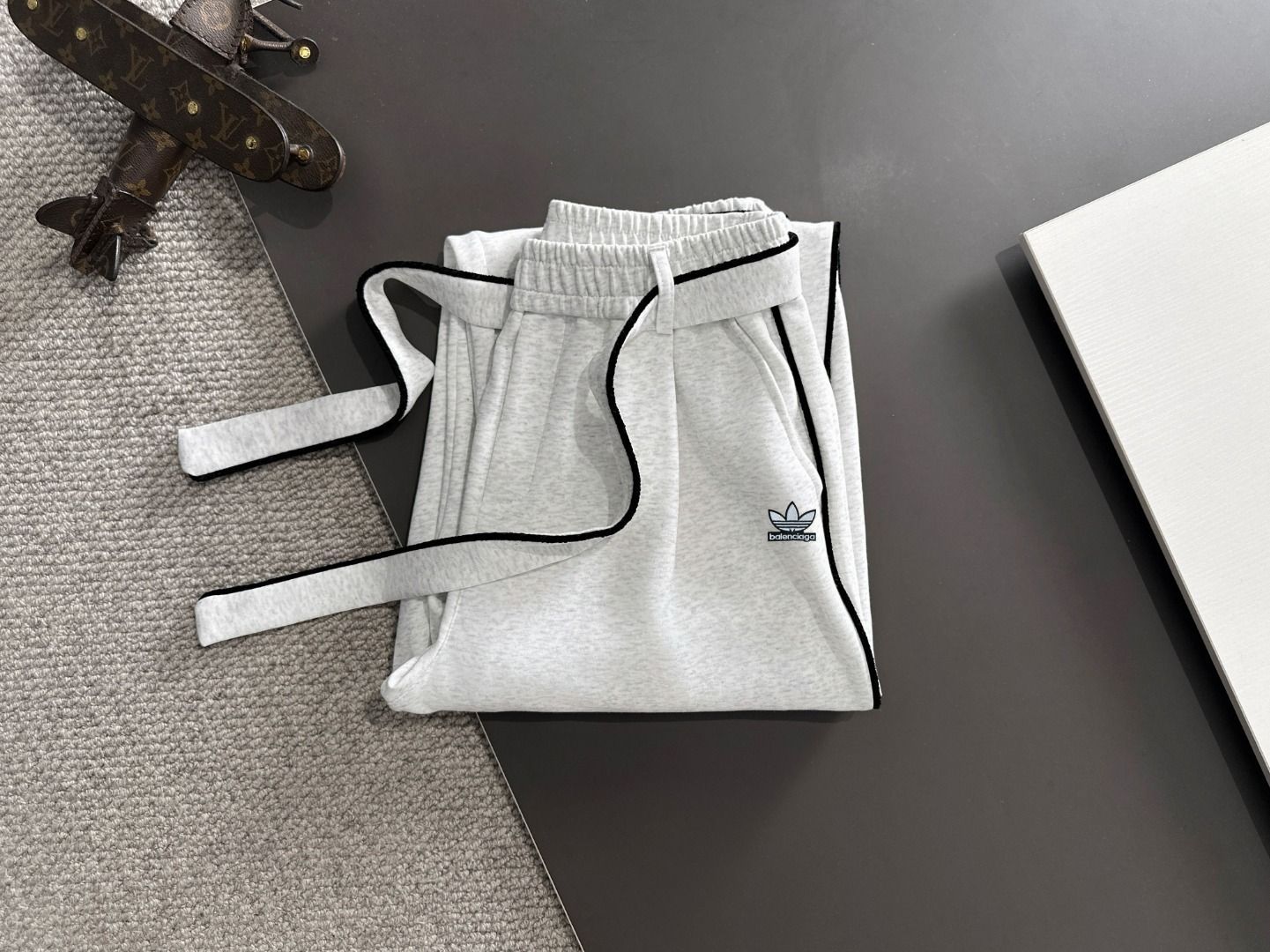 【今日特価】Balenciaga 2025SS コラボ ゴムウエスト レラックスパンツ