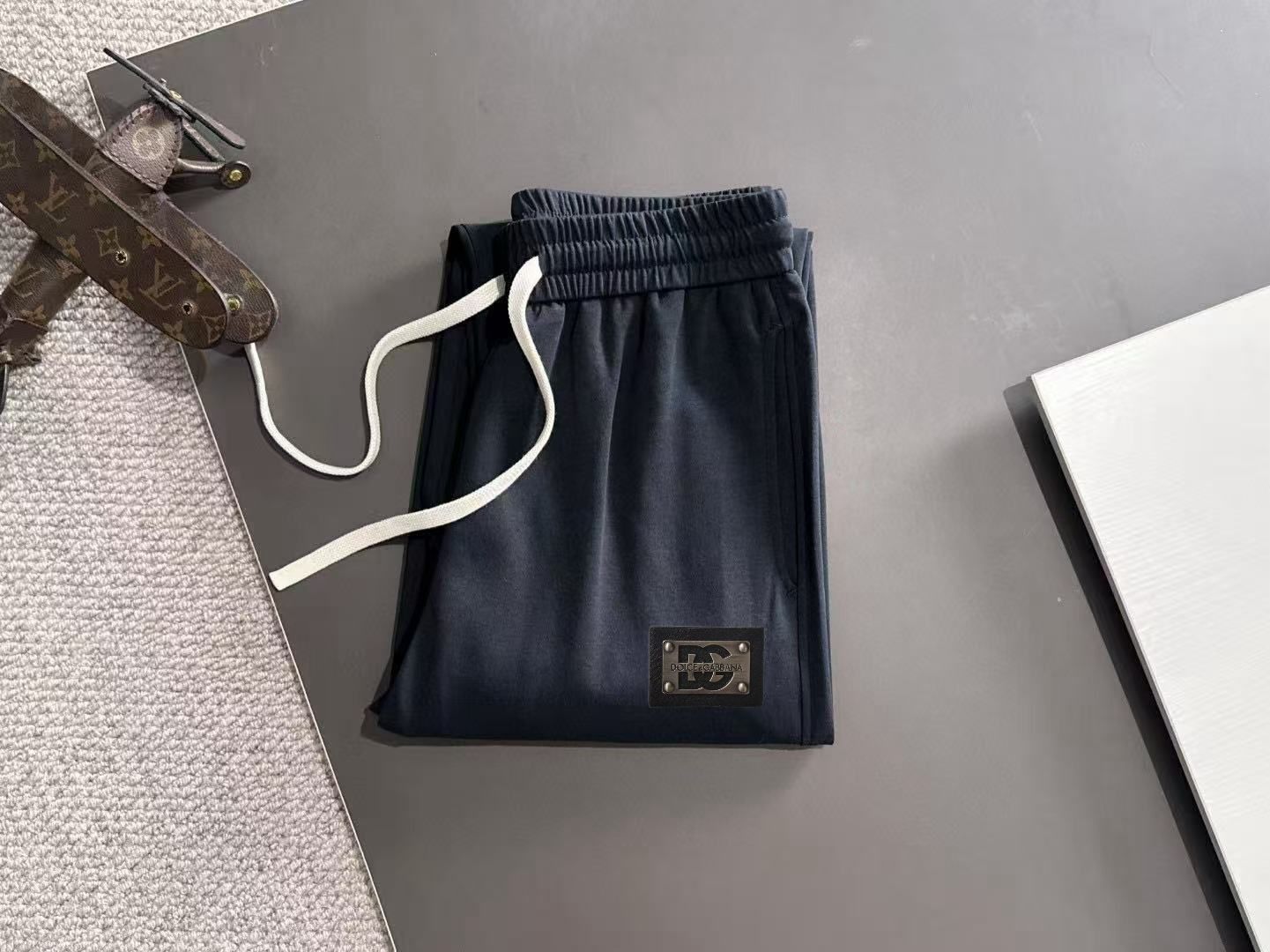 【今日特価】DOLCE & GABBANA 2025SS LOGO CASUAL PANTS 【今日特価】DOLCE & GABBANA 2025SS LOGO CASUAL PANTS