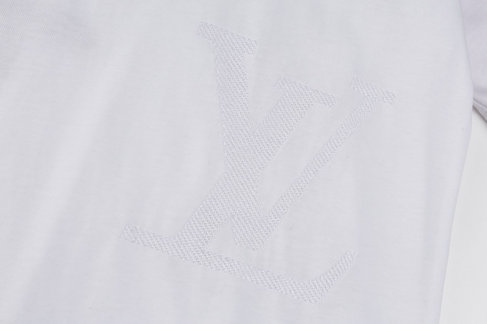 【今日特価】Louis Vuitton LV ルイヴィトン 25ss プレミアム刺繍 T シャツ