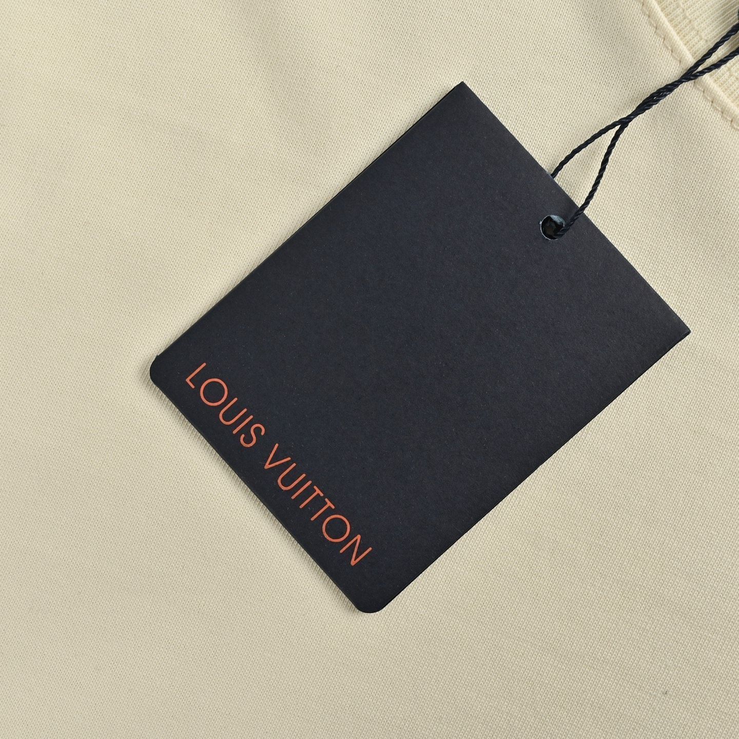 【今日特価】Louis Vuitton 25ss ポケットレザーロゴ T シャツ