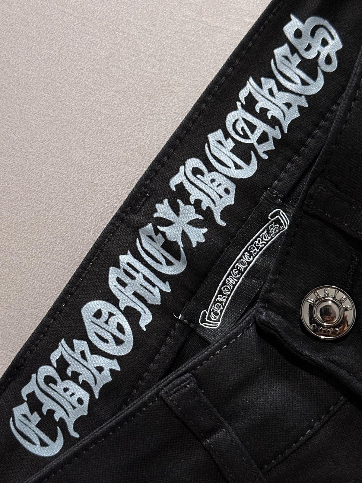 【今日特価】Chrome Hearts 2025 夏 ホットフィックス 修身ジーンズ 【今日特価】Chrome Hearts 2025 夏 ホットフィックス 修身ジーンズ