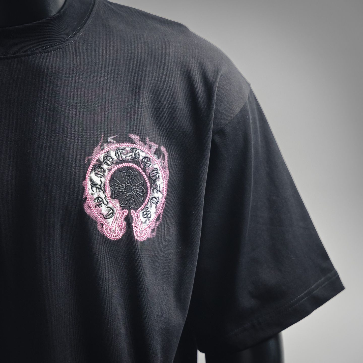 【今日特価】COME HEARTSCH CH 25ss パープルホーフィンガープリント刺繍 T シャツ