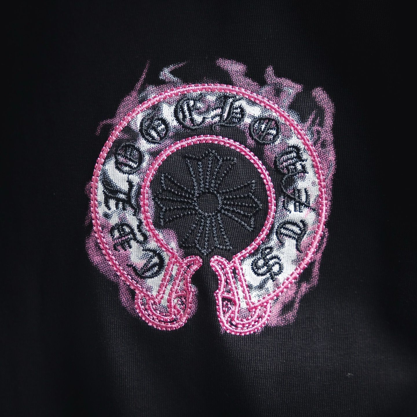 【今日特価】COME HEARTSCH CH 25ss パープルホーフィンガープリント刺繍 T シャツ
