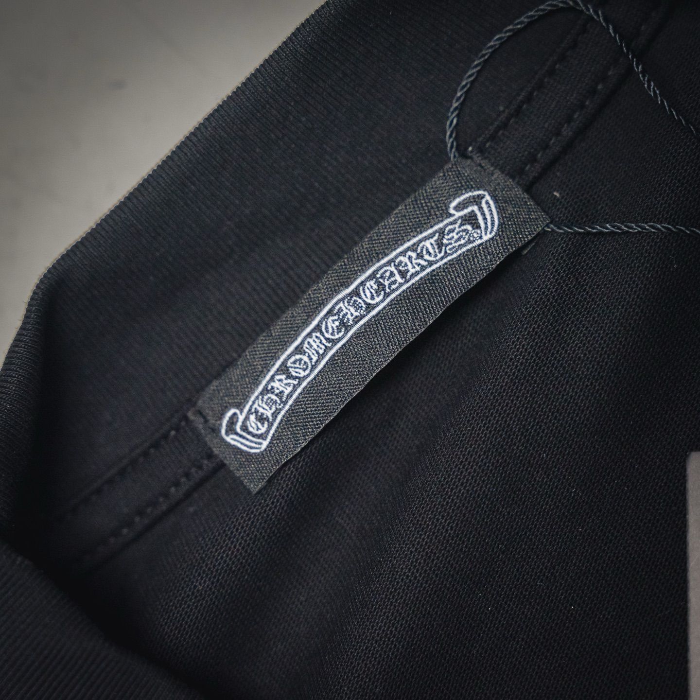 【今日特価】COME HEARTSCH CH 25ss パープルホーフィンガープリント刺繍 T シャツ