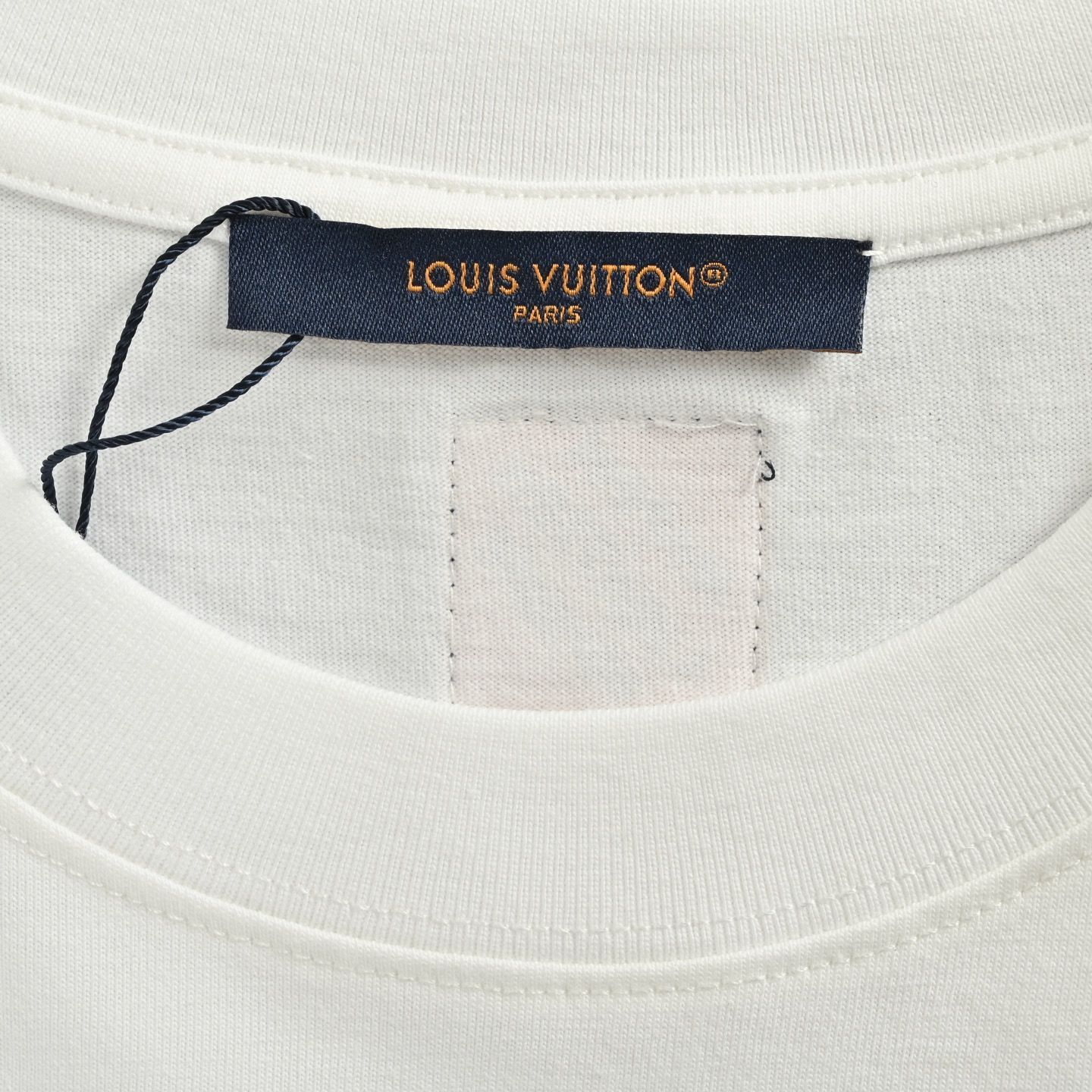 【今日特価】Louis Vuitton 25ss 地球文字ロゴ刺繍 T シャツ