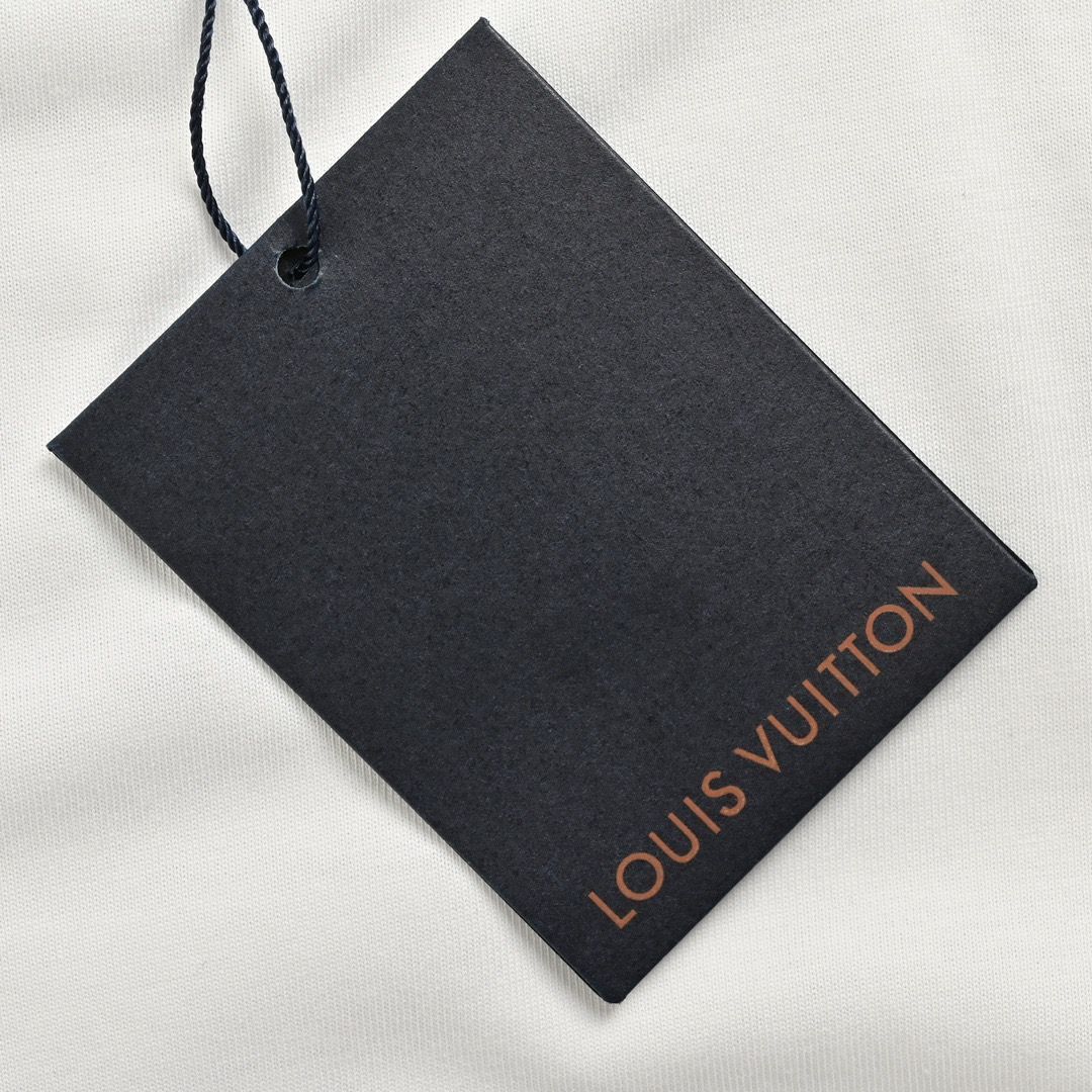 【今日特価】Louis Vuitton 24ss 三つ花文字刺繍 T シャツ