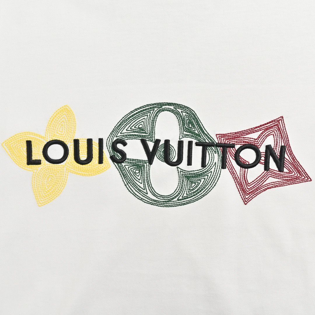 【今日特価】Louis Vuitton 24ss 三つ花文字刺繍 T シャツ