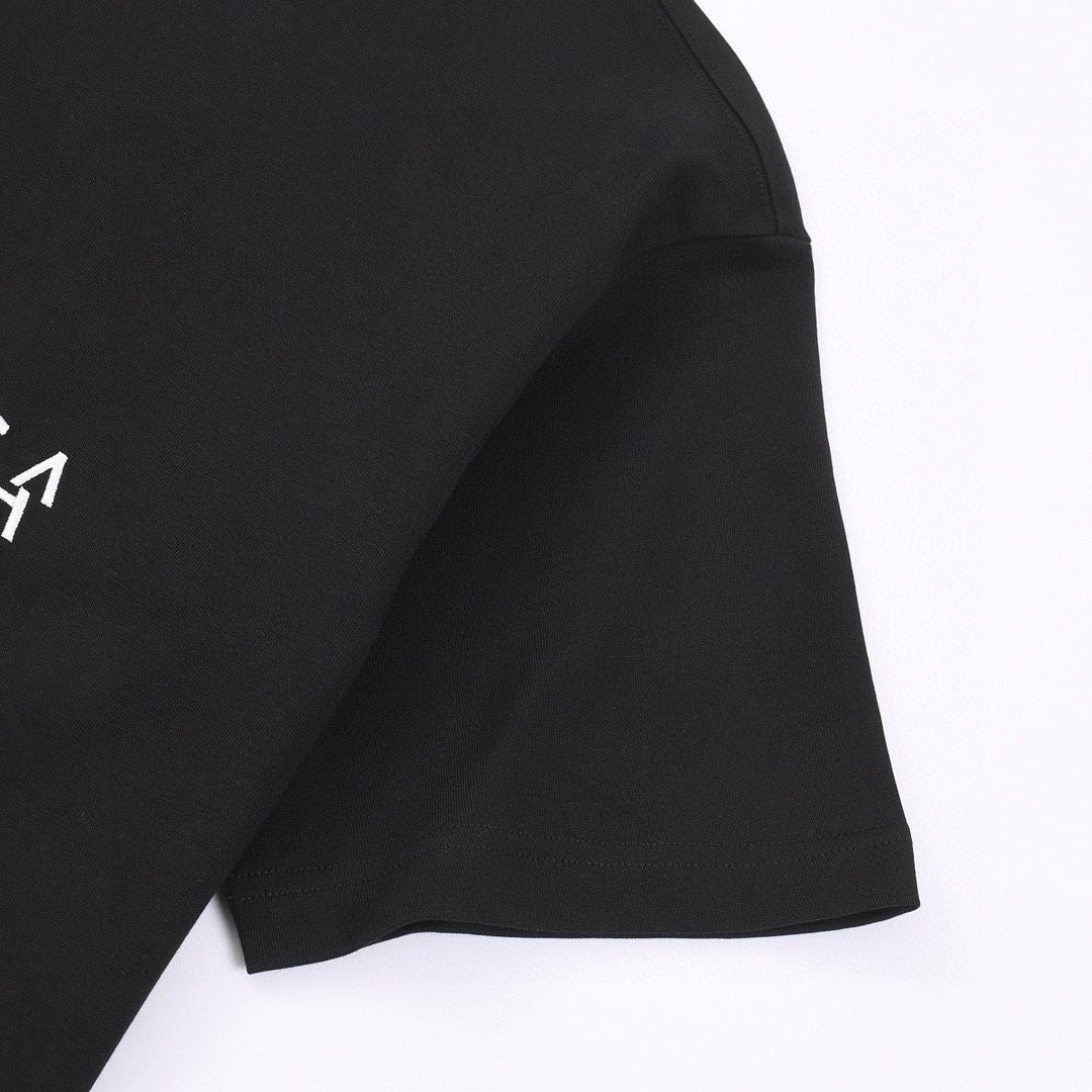 【今日特価】Balenciaga サマー 2025 オフセットロゴ刺繍 T シャツ 【今日特価】Balenciaga サマー 2025 オフセットロゴ刺繍 T シャツ