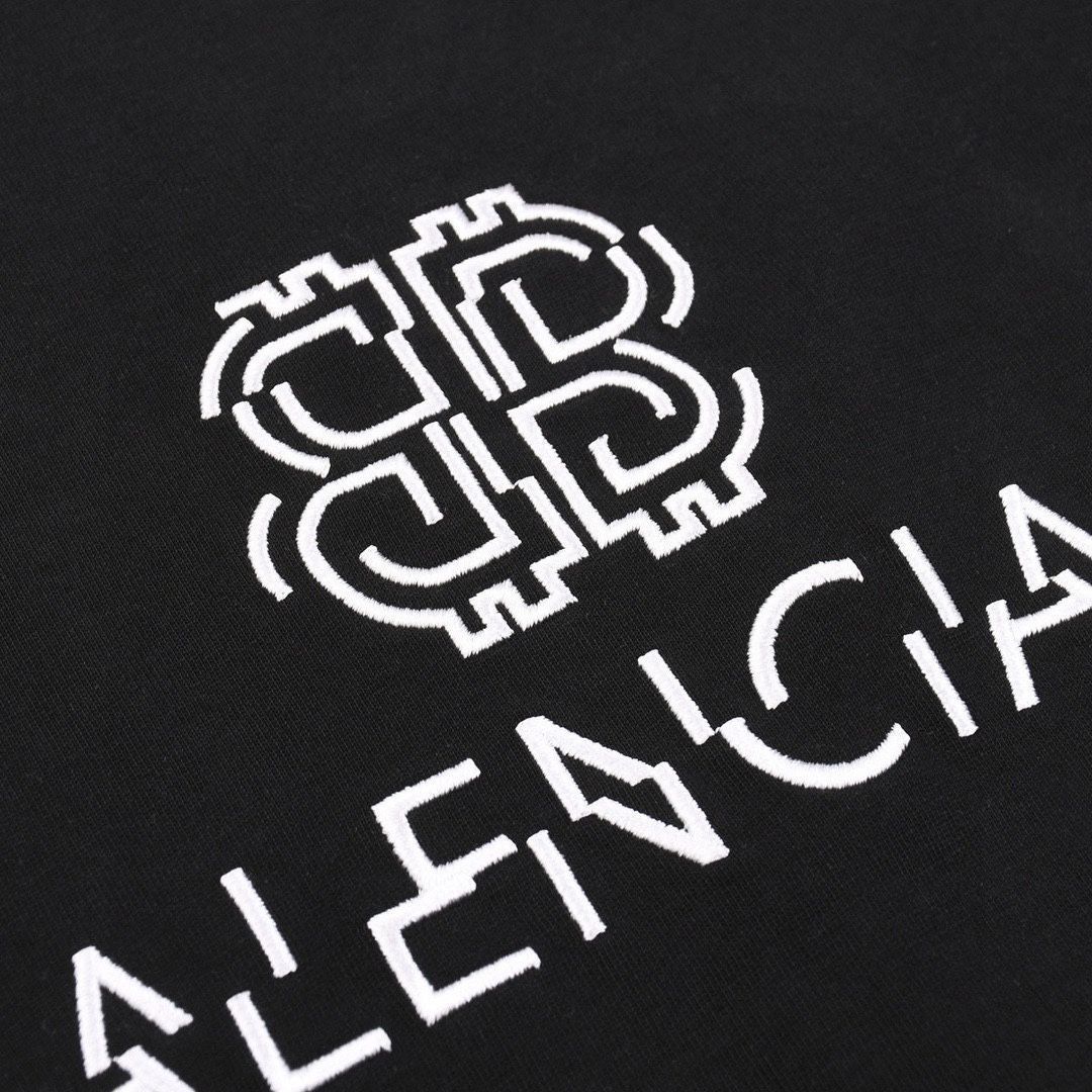 【今日特価】Balenciaga サマー 2025 オフセットロゴ刺繍 T シャツ 【今日特価】Balenciaga サマー 2025 オフセットロゴ刺繍 T シャツ