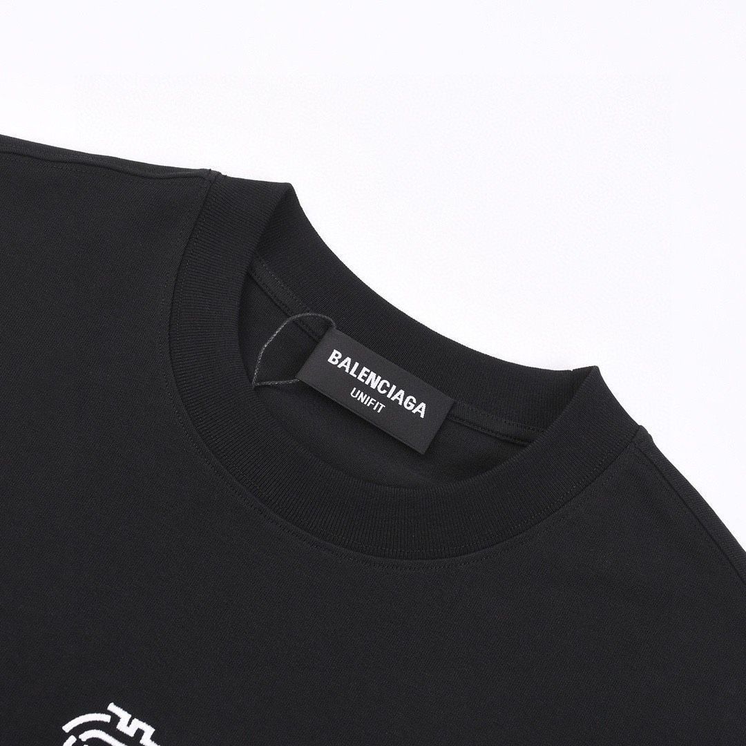 【今日特価】Balenciaga サマー 2025 オフセットロゴ刺繍 T シャツ 【今日特価】Balenciaga サマー 2025 オフセットロゴ刺繍 T シャツ