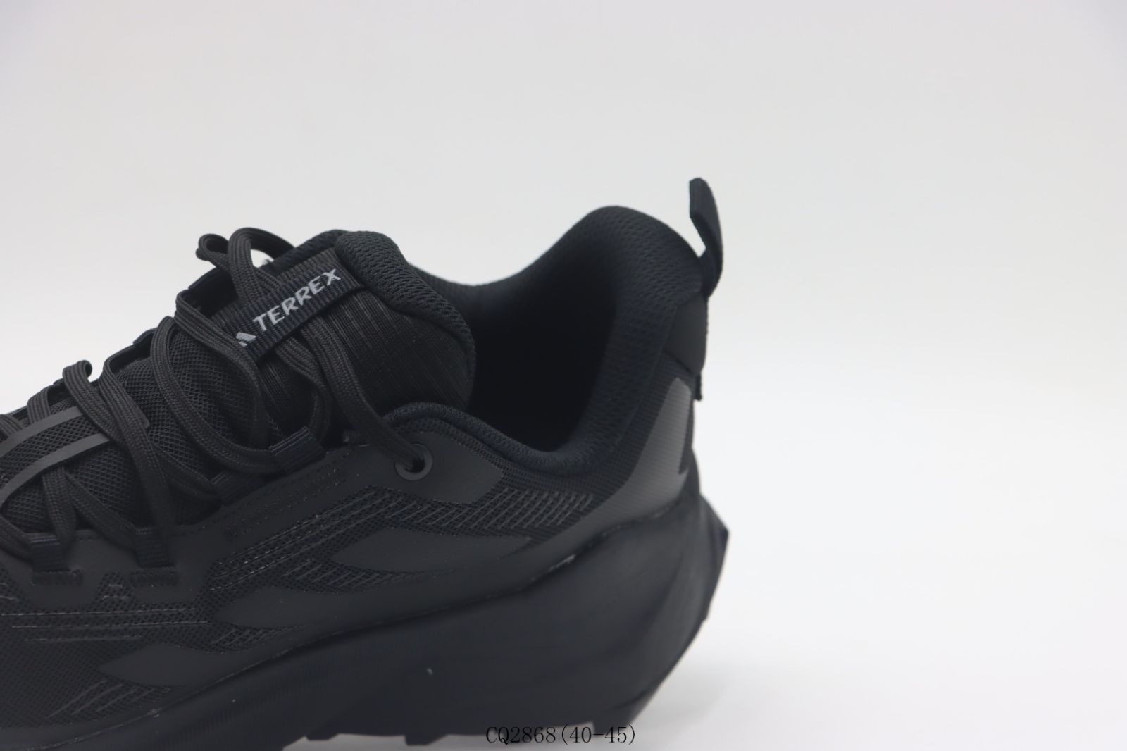 【今日特価】Adidas アディダス スポーツシューズ CQ2868 ブラック 【今日特価】Adidas アディダス スポーツシューズ CQ2868 ブラック