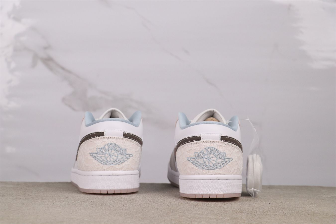 【今日特価】Air Jordan 1 エアジョーダン 1 代 IB8859-101 ホワイトピンク