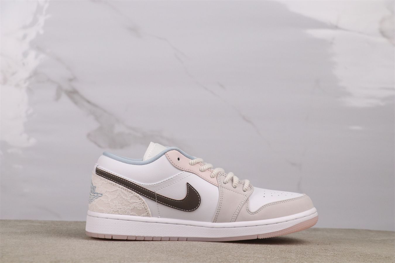 【今日特価】Air Jordan 1 エアジョーダン 1 代 IB8859-101 ホワイトピンク