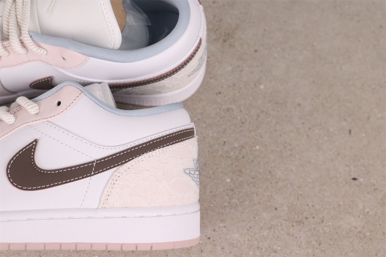 【今日特価】Air Jordan 1 エアジョーダン 1 代 IB8859-101 ホワイトピンク