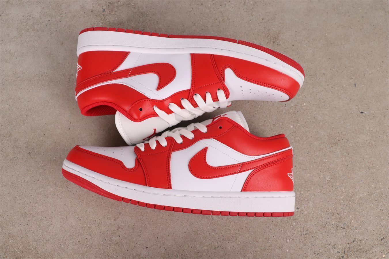 【今日特価】Air Jordan 1 エアジョーダン 1 代 553558-166 ホワイトレッド