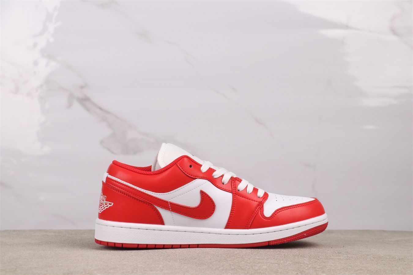 【今日特価】Air Jordan 1 エアジョーダン 1 代 553558-166 ホワイトレッド
