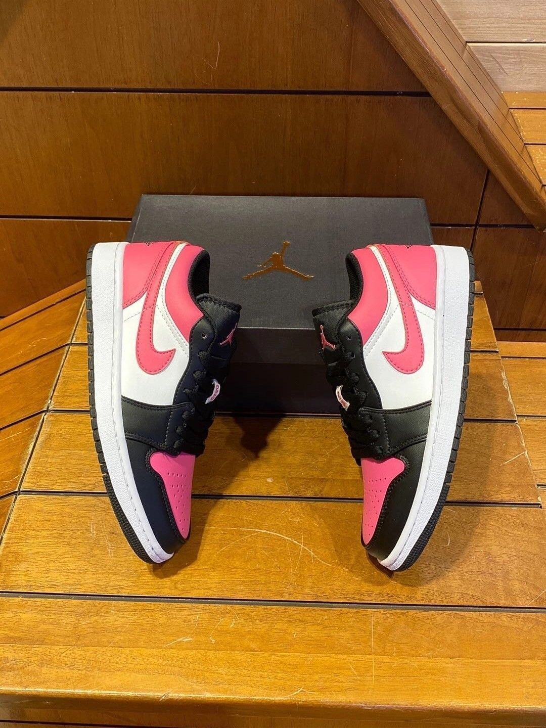 お値下げしました??即購入?? NIKE AIR JORDAN 1 LOw 箱付 男女兼用ナイキ ブランドページ お値下げしました??即購入?? NIKE AIR JORDAN 1 LOw 箱付 男女兼用ナイキ ブランドページ