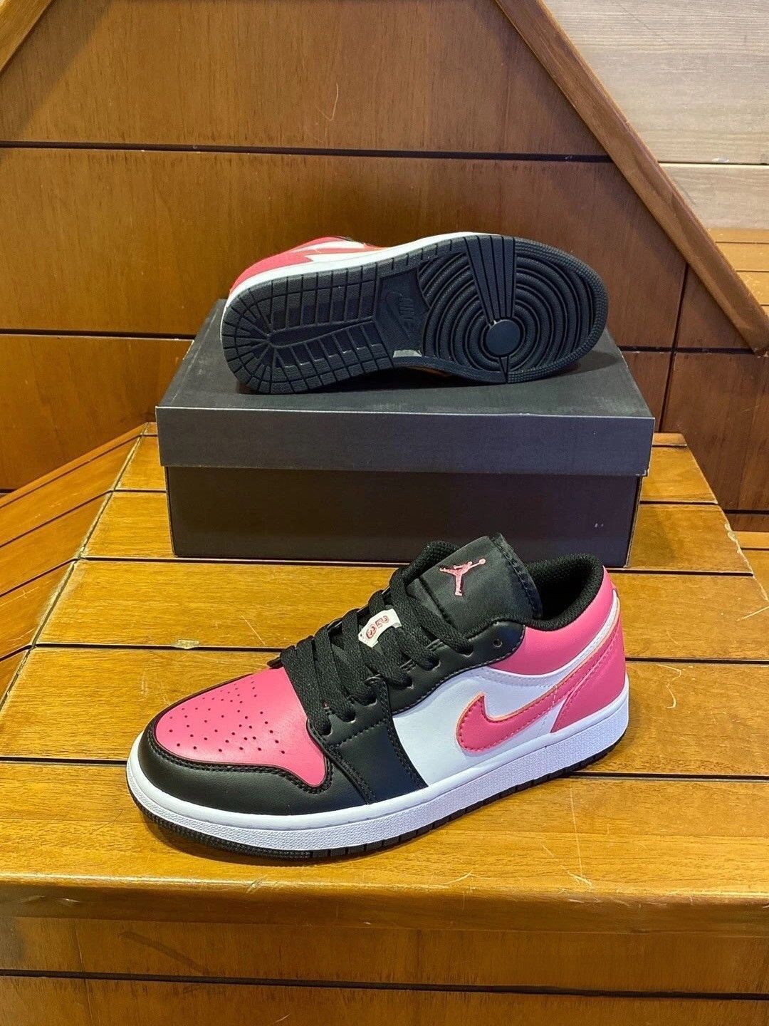 お値下げしました??即購入?? NIKE AIR JORDAN 1 LOw 箱付 男女兼用ナイキ ブランドページ お値下げしました??即購入?? NIKE AIR JORDAN 1 LOw 箱付 男女兼用ナイキ ブランドページ