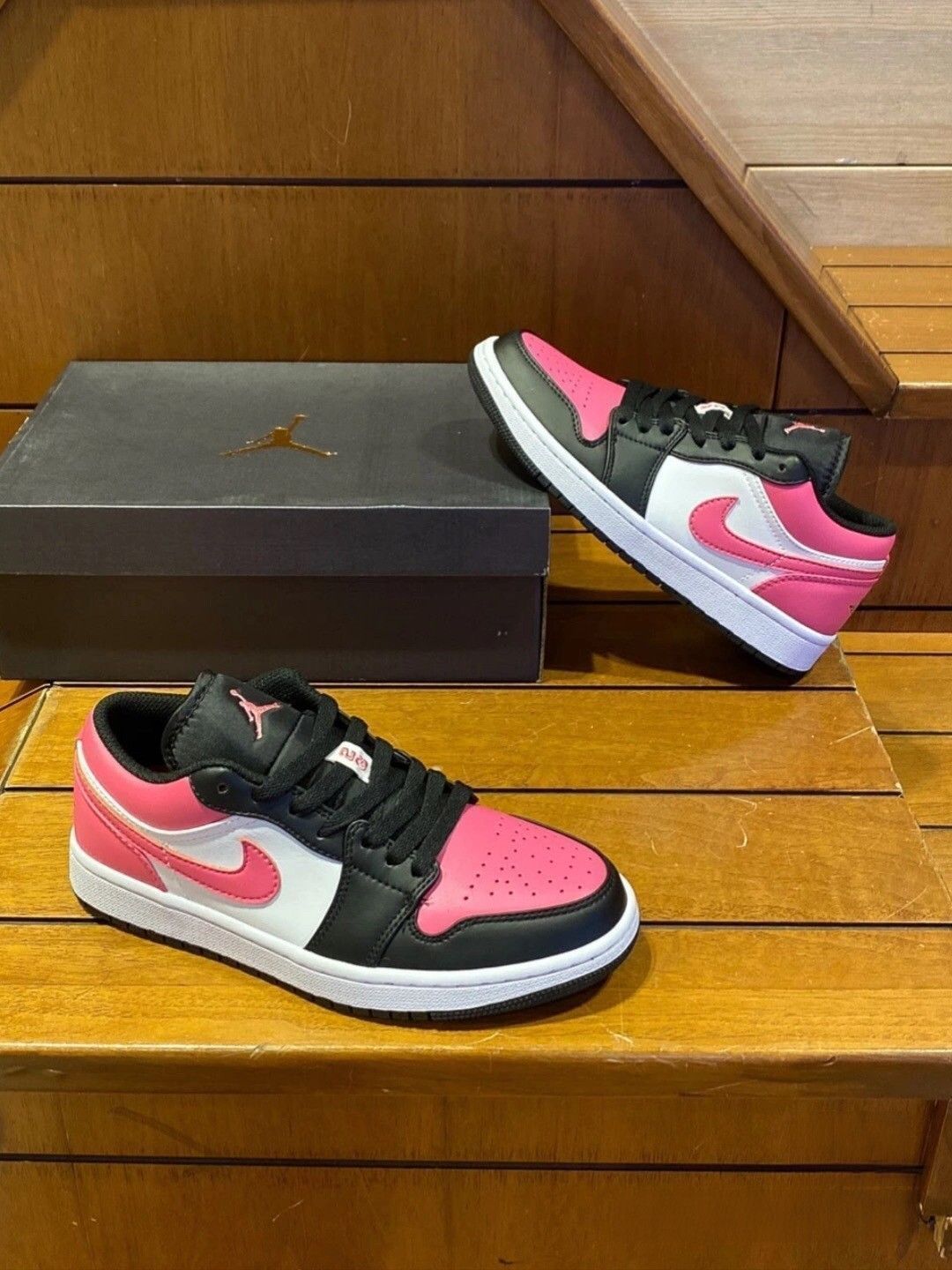 お値下げしました??即購入?? NIKE AIR JORDAN 1 LOw 箱付 男女兼用ナイキ ブランドページ お値下げしました??即購入?? NIKE AIR JORDAN 1 LOw 箱付 男女兼用ナイキ ブランドページ