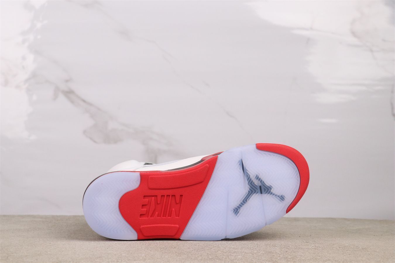 【今日特価】Air Jordan（エア ジョーダン） AJ5 HQ7978 - 101 ホワイト レッド