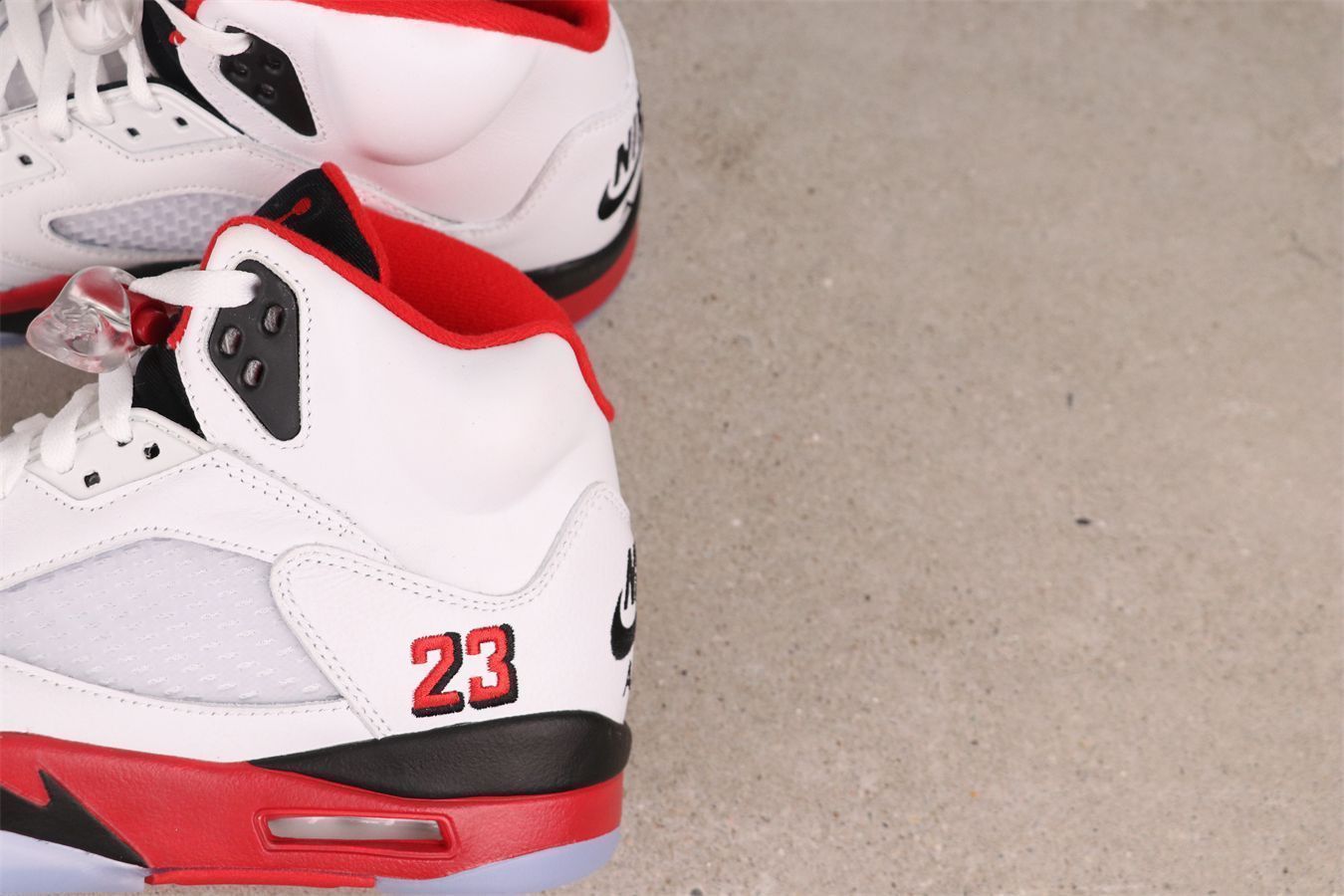 【今日特価】Air Jordan（エア ジョーダン） AJ5 HQ7978 - 101 ホワイト レッド