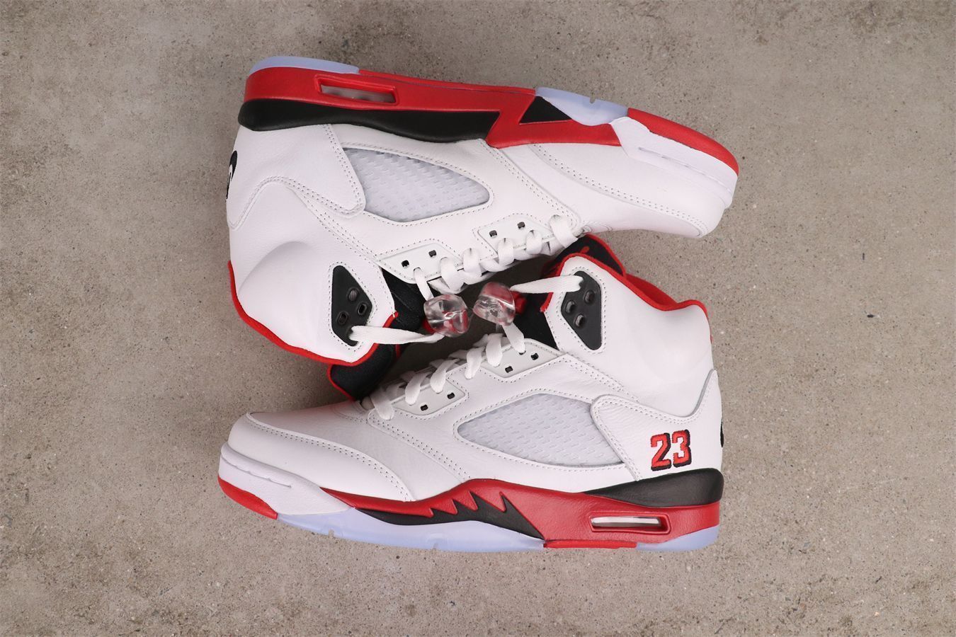 【今日特価】Air Jordan（エア ジョーダン） AJ5 HQ7978 - 101 ホワイト レッド