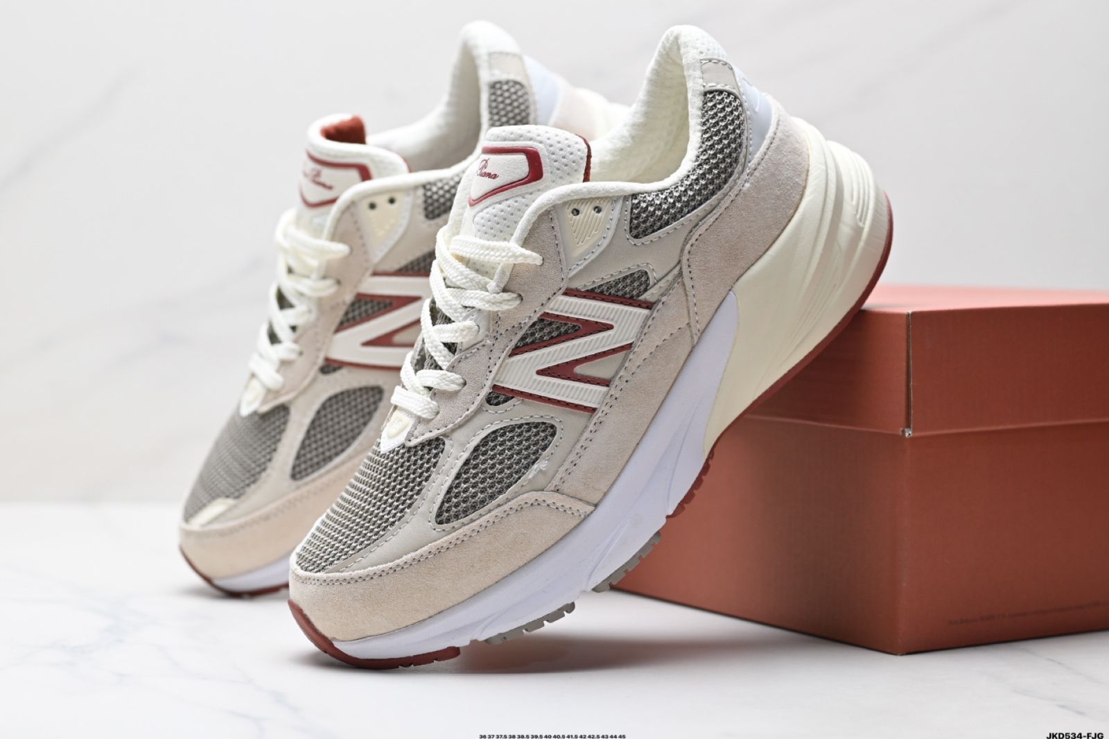 【今日特価】ニューバランス New Balance U990 アメリカンメイド血統のレトロスポーツランニングシューズ。1982 年誕生の元祖級「ダディーシューズ」990 シリーズです。 【今日特価】ニューバランス New Balance U990 アメリカンメイド血統のレトロスポーツランニングシューズ。1982 年誕生の元祖級「ダディーシューズ」990 シリーズです。