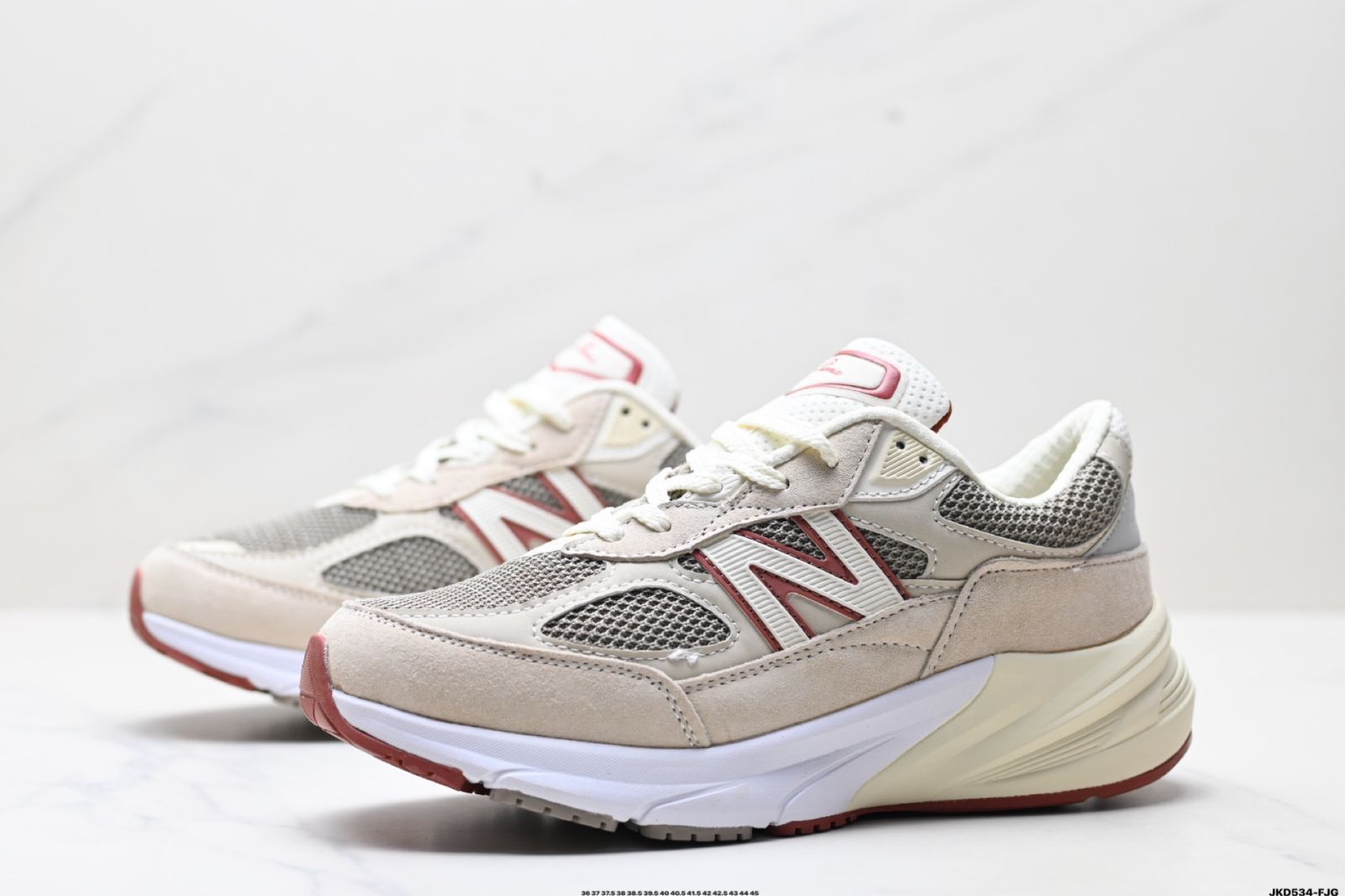 【今日特価】ニューバランス New Balance U990 アメリカンメイド血統のレトロスポーツランニングシューズ。1982 年誕生の元祖級「ダディーシューズ」990 シリーズです。 【今日特価】ニューバランス New Balance U990 アメリカンメイド血統のレトロスポーツランニングシューズ。1982 年誕生の元祖級「ダディーシューズ」990 シリーズです。