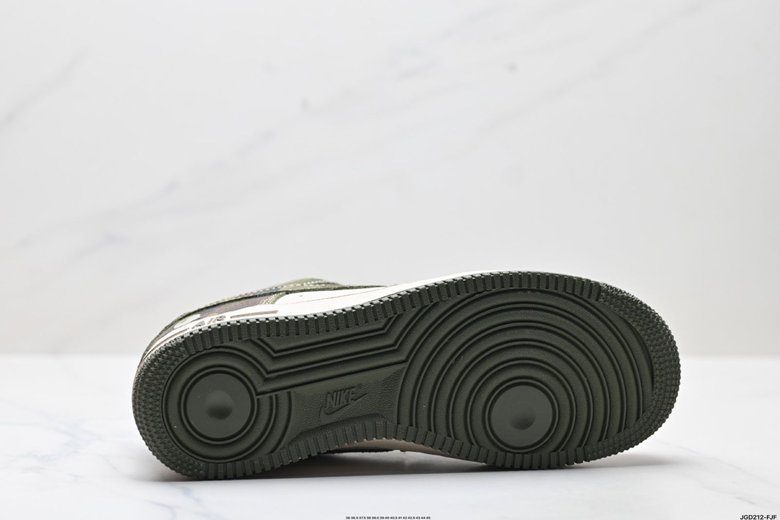 【今日特価】NIKE AIR FORCE 1‘07 原型?・原型紙による正統ロートップエアフォースモデル 輸入向けチャンネル専用 全掌内蔵蜂窩クッション 【今日特価】NIKE AIR FORCE 1‘07 原型?・原型紙による正統ロートップエアフォースモデル 輸入向けチャンネル専用 全掌内蔵蜂窩クッション