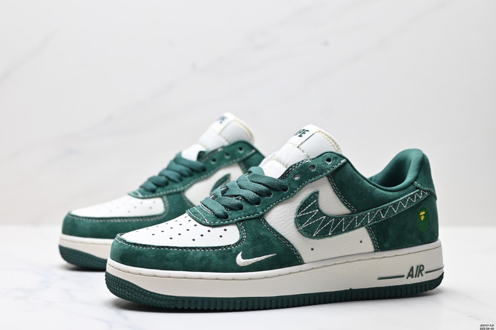 【今日特価】Nike Air Force 1‘07 ロートップ ユニバーサル レジャー＆スポーツ用 スニーカー
