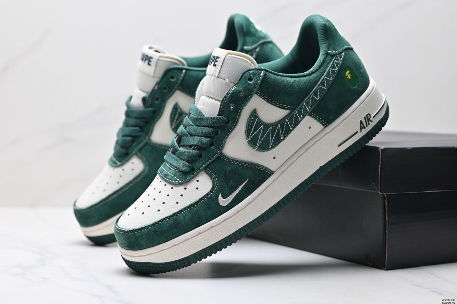 【今日特価】Nike Air Force 1‘07 ロートップ ユニバーサル レジャー＆スポーツ用 スニーカー