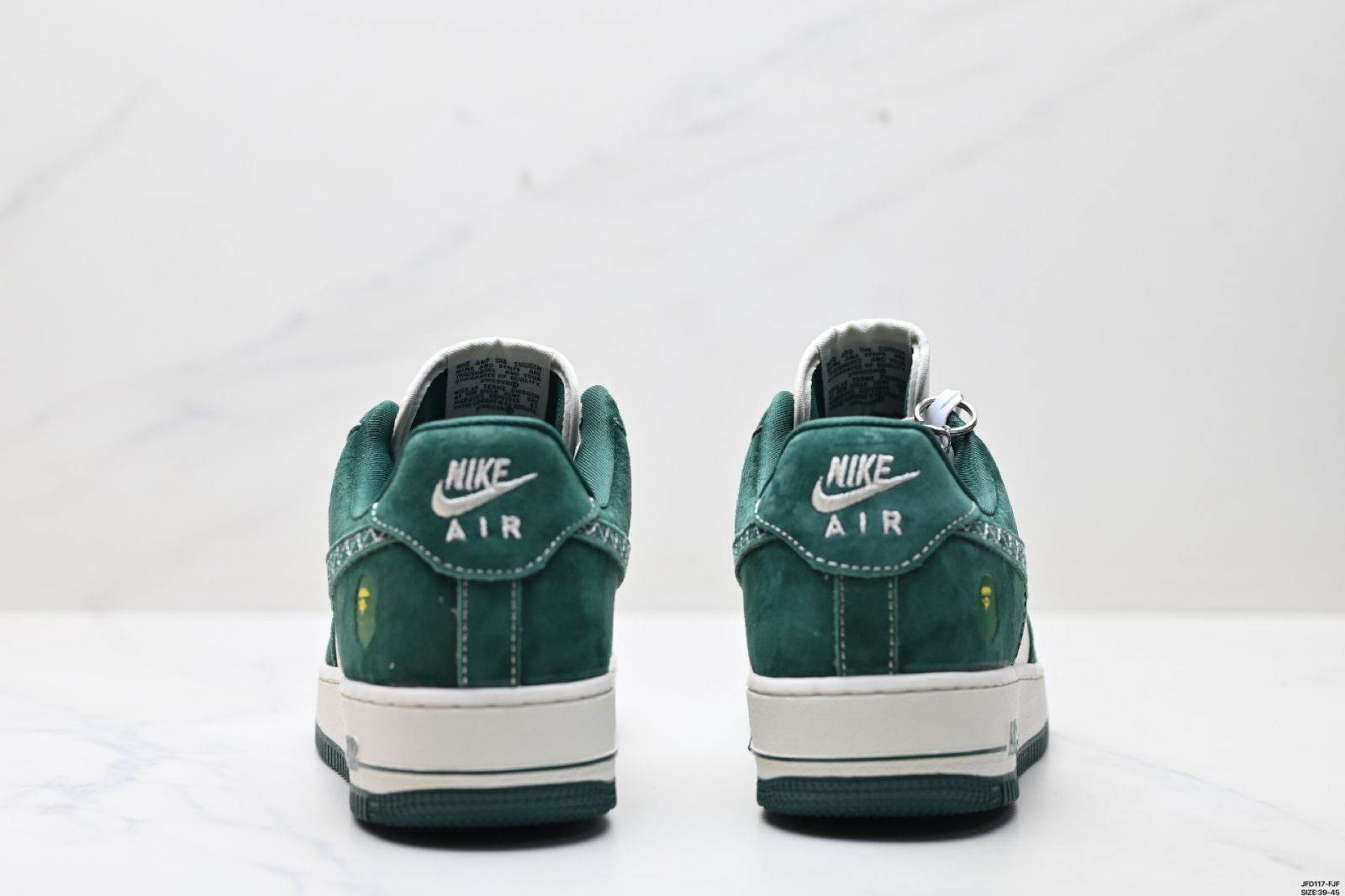 【今日特価】Nike Air Force 1‘07 ロートップ ユニバーサル レジャー＆スポーツ用 スニーカー