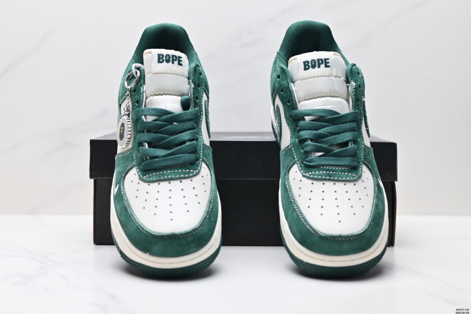 【今日特価】Nike Air Force 1‘07 ロートップ ユニバーサル レジャー＆スポーツ用 スニーカー