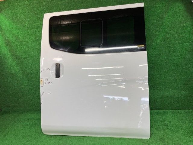 NV350キャラバン VW6E26 左リアドア ロング低床DX 4WD 6人 サンゴバン M540 H210A-3XAMA QM1