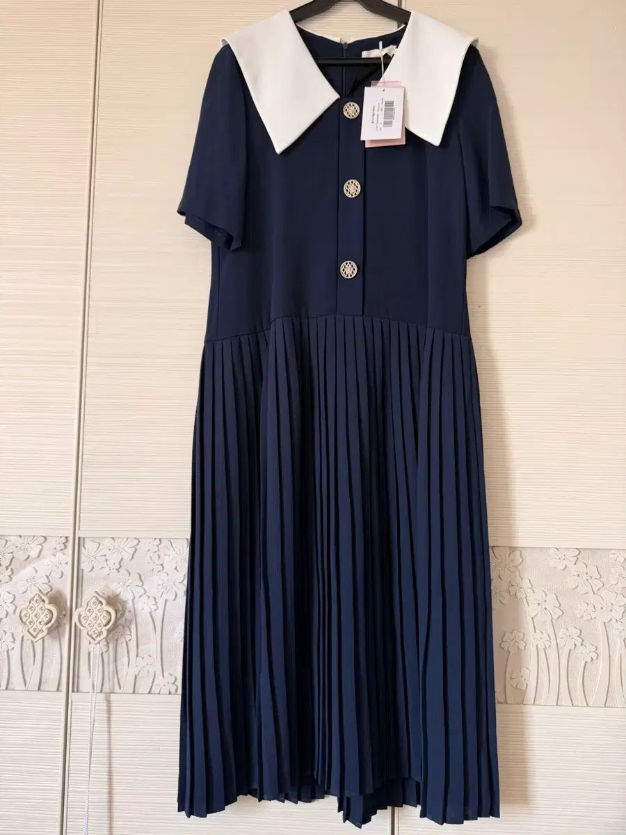 カラシャーリングプリーツワンピース（新品）