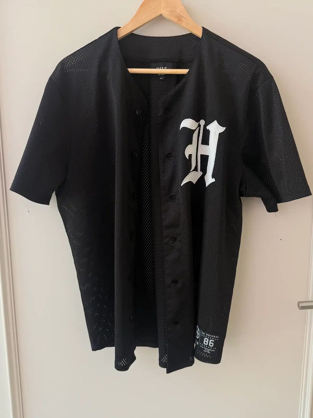 HUF(ハフ) オールド イングリッシュ ブラック メッシュ ベースボール ジャージ