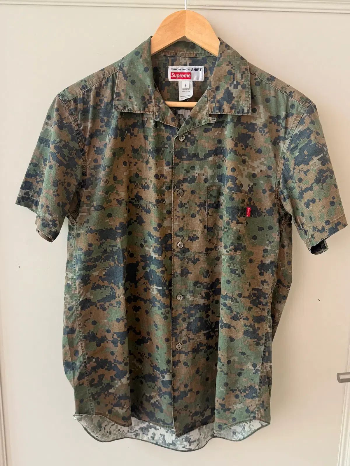 シュプリーム(Supreme)Xコム・デ・ギャルソン(Comme des Garcons) カモフラージュ シャツ