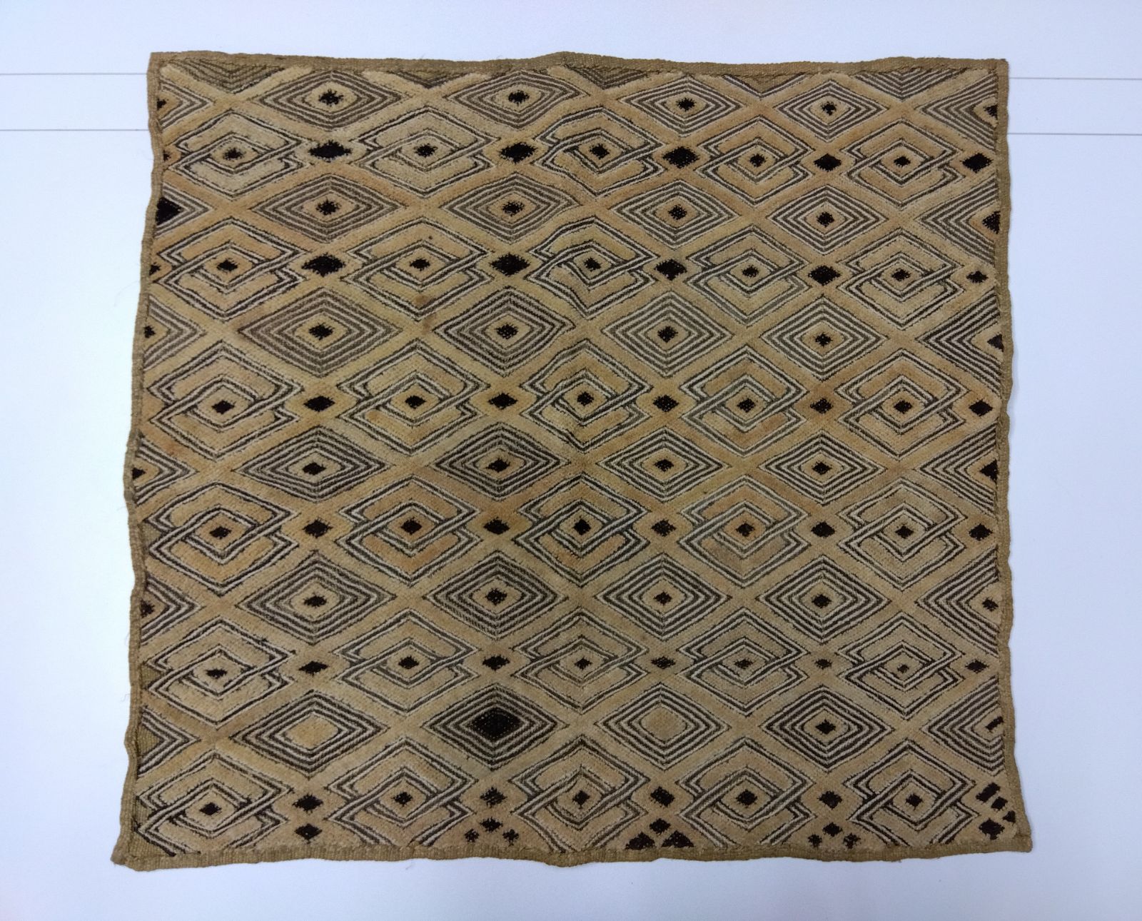 クバ布 クバ布（Kuba cloth） 56㎝×60㎝