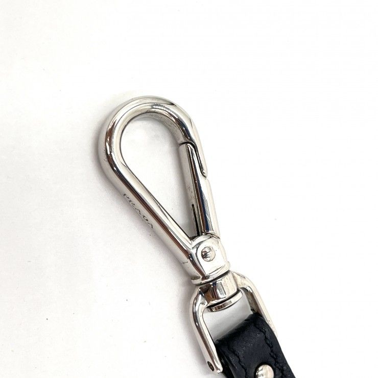 PRADA（プラダ）ロゴ バッグチャーム キーホルダー サフィアーノレザー