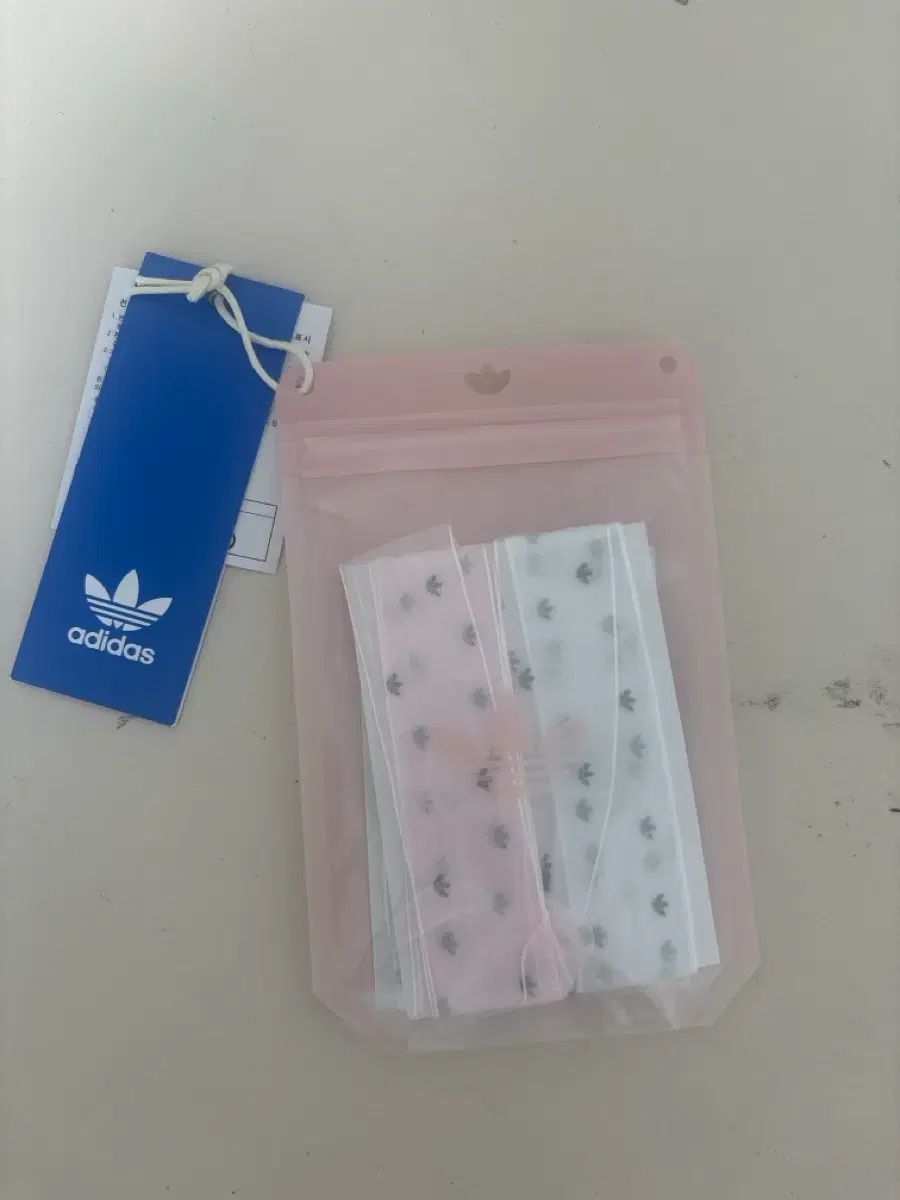 アディダス レイ リー 靴紐