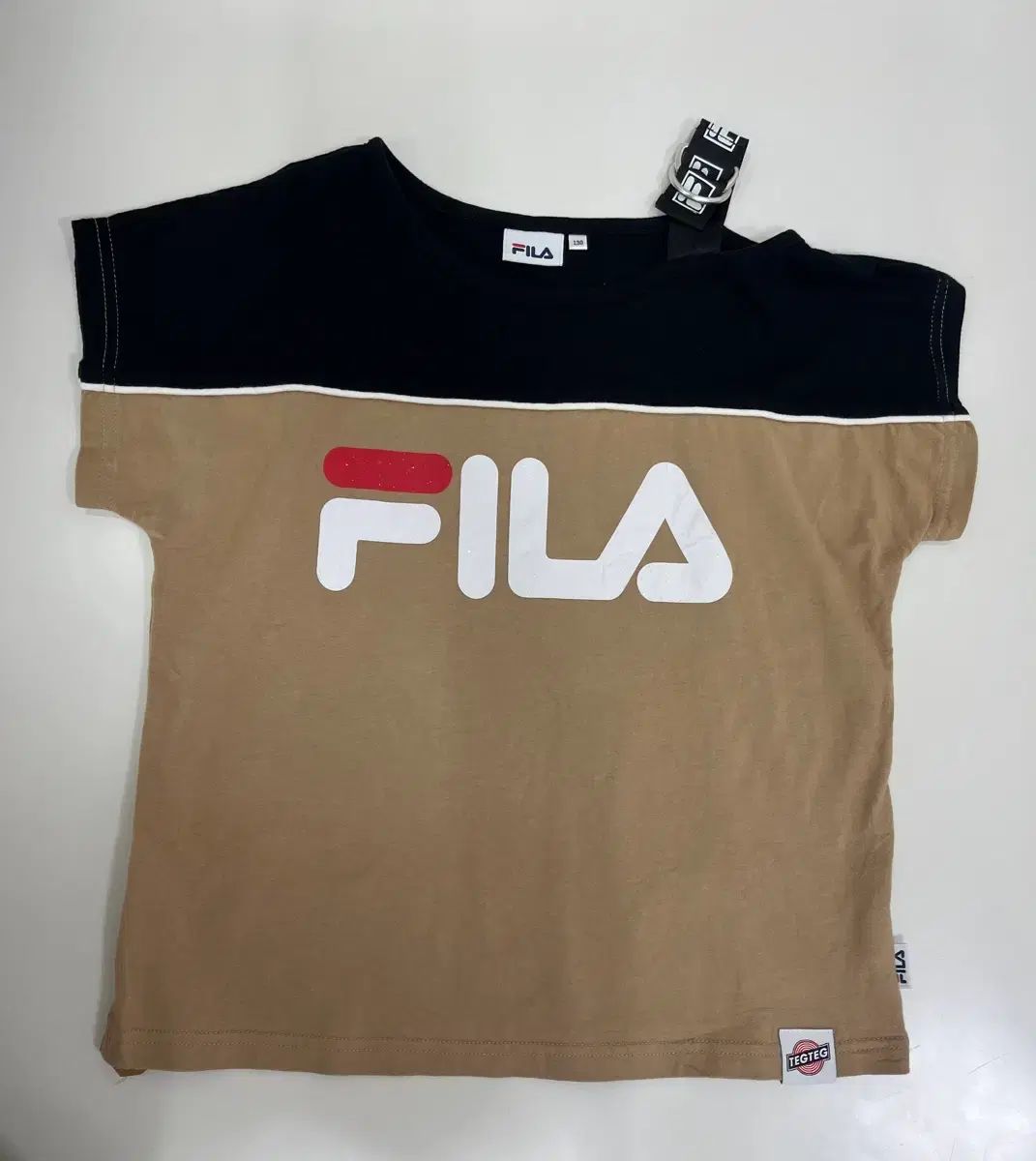 日本 140 FILA フィラ 女の子 オフショルダー 半袖 Tシャツ-販売純正
