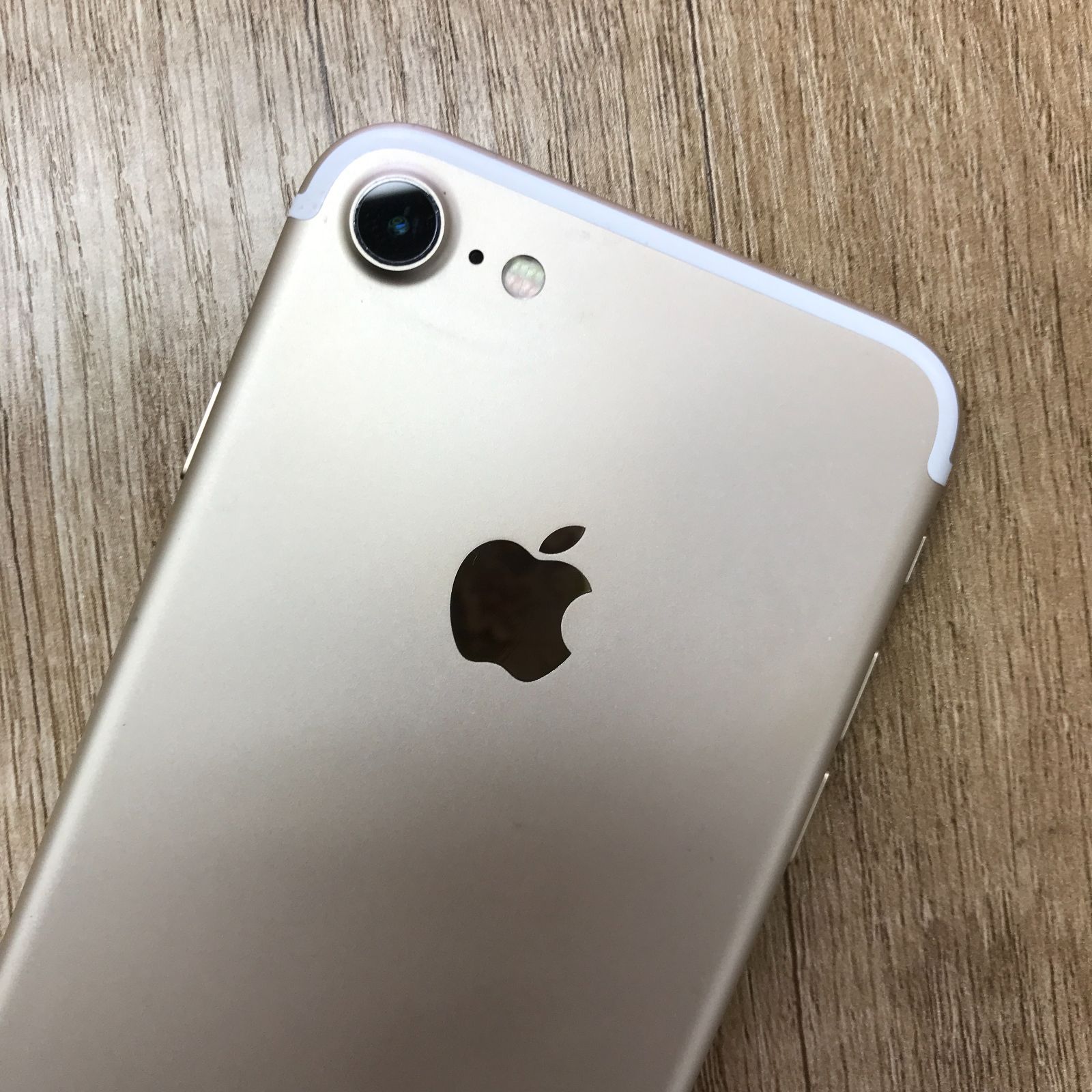 iPhone7 32GB ゴールド SIMフリー 中古 動作正常 - メルカリ