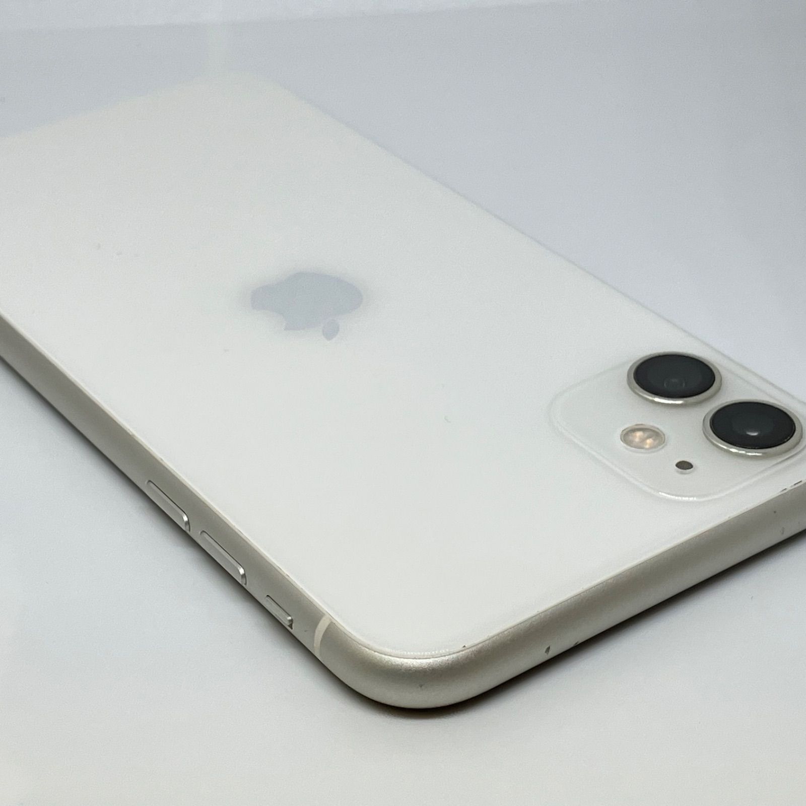 iPhone 11 128GB ホワイト 中古 SIMロックなし - メルカリ