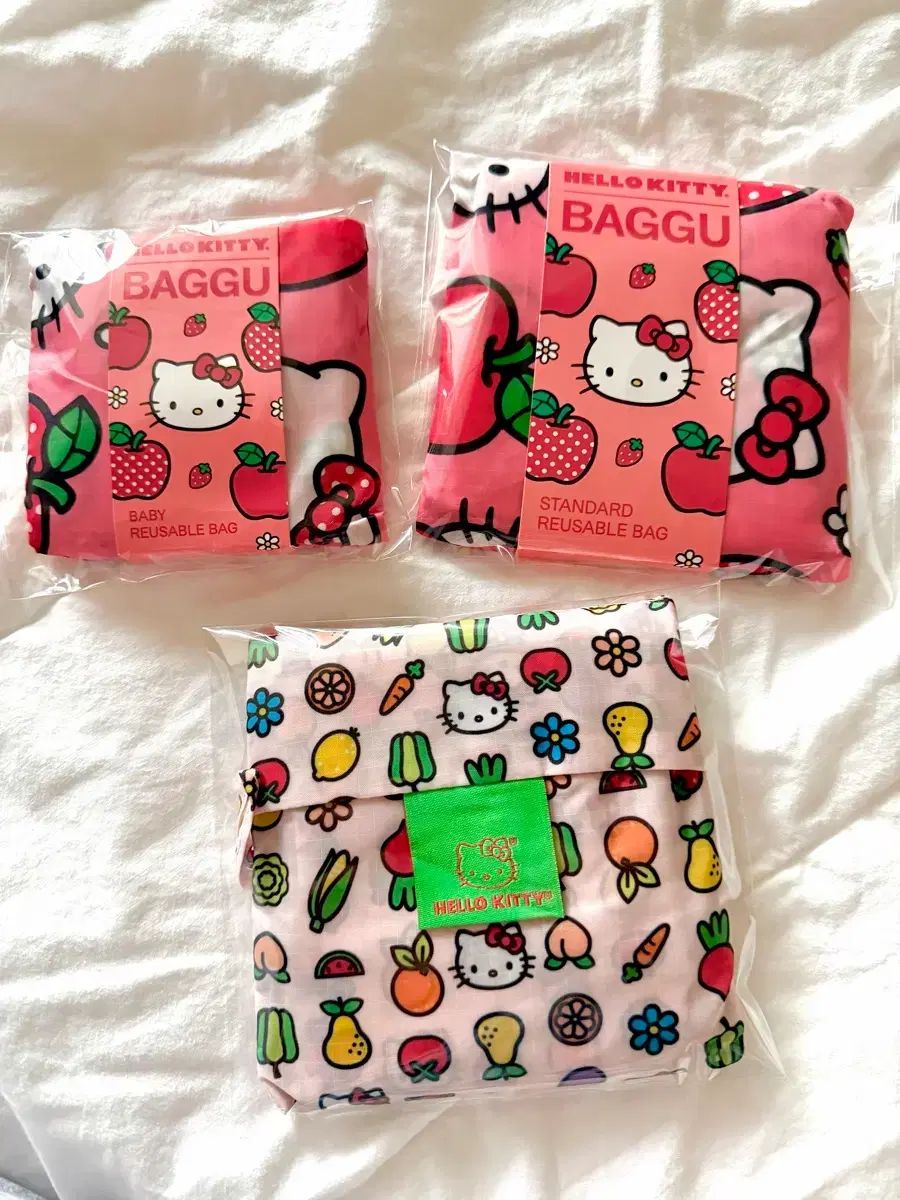 (まとめ出品)バク HELLO KITTY(ハローキティ) Apple Music(アップルミュージック) iKON(アイコン) HELLO KITTY(ハローキティ) リユーザブルバッグ 新品