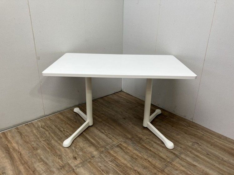 【中古品】オカムラ 1200ミーティングテーブル 93N31F MG99 ホワイト