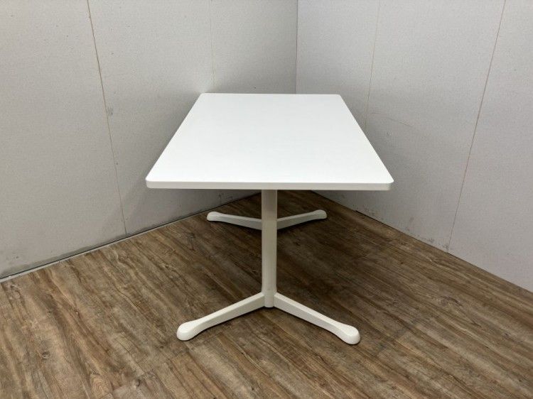 【中古品】オカムラ 1200ミーティングテーブル 93N31F MG99 ホワイト