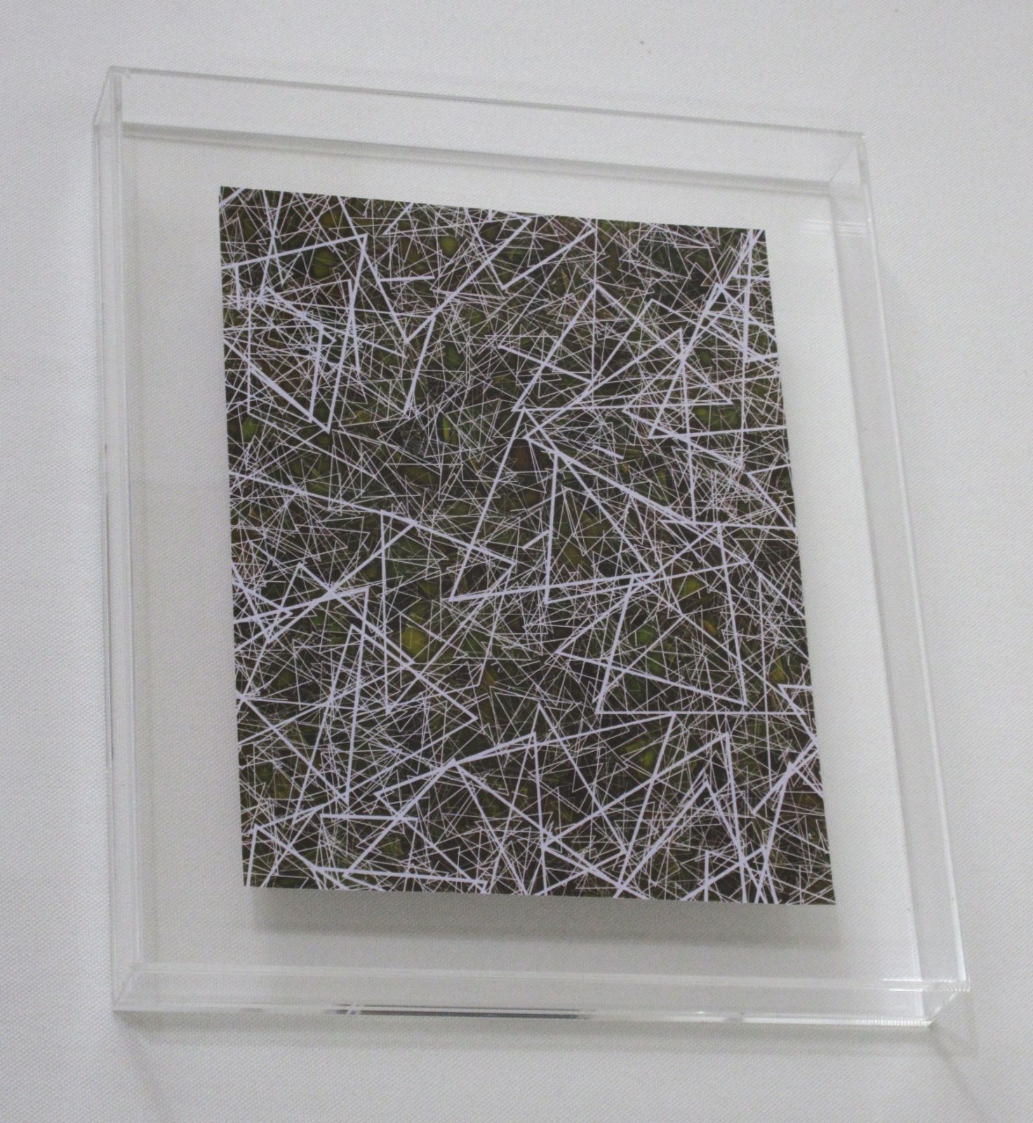 [ F3・P3・M3 size ]　【 prèdoux a 】　A transparent acrylic frame where the screws are not visible even when viewed from the side.